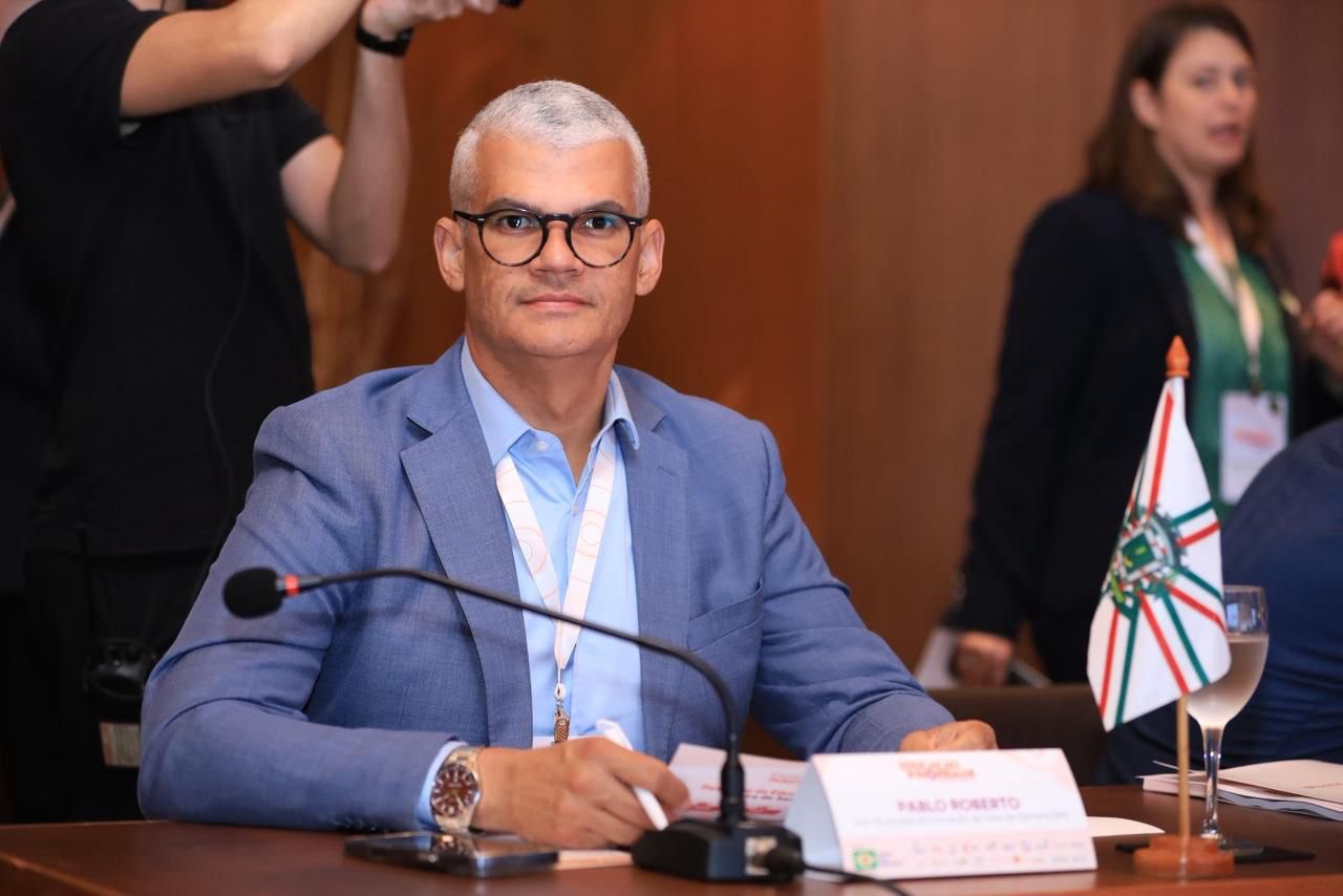 Pablo Roberto representa Feira de Santana em encontro nacional sobre Educação
