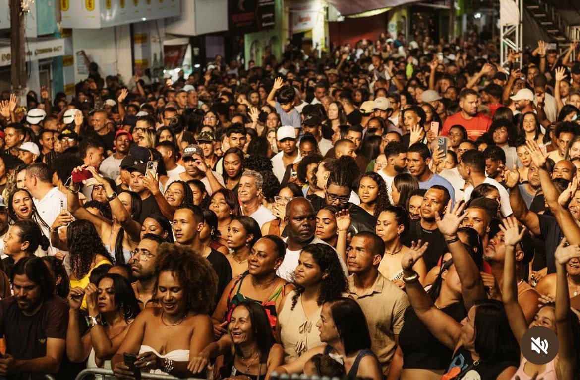 Multidão prestigia segunda noite do Festival Romeu e Julieta em Santa Bárbara