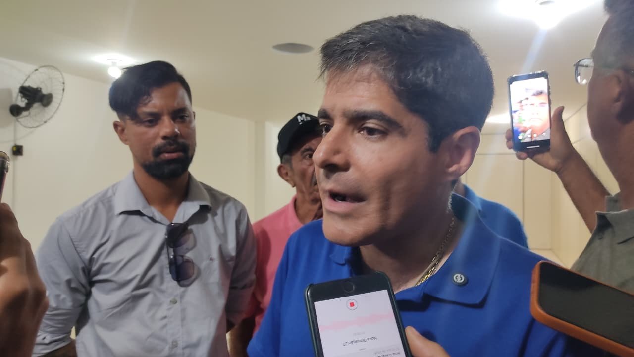 Sem nome único da oposição, ACM Neto declara apoio a Ronaldo Caiado