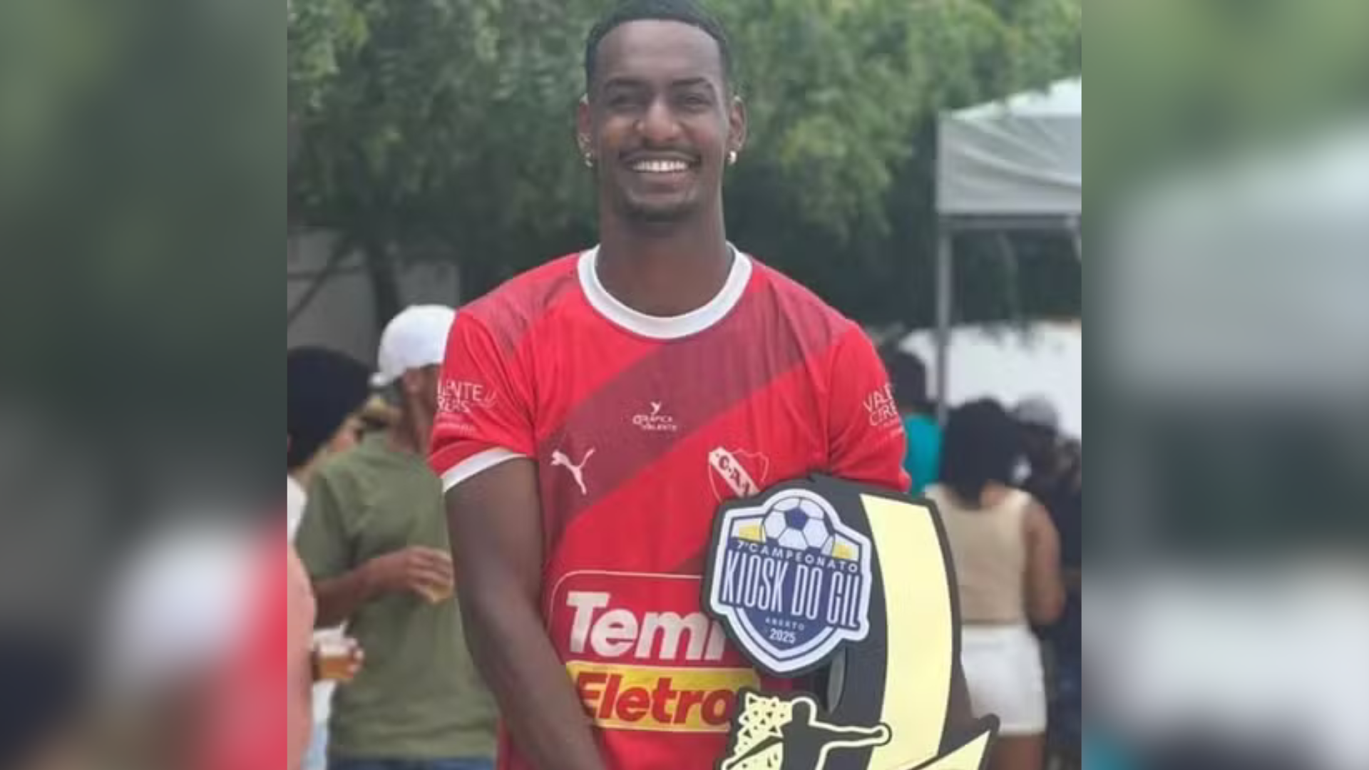 Jogador de futebol morre após bater motocicleta em parede na Bahia