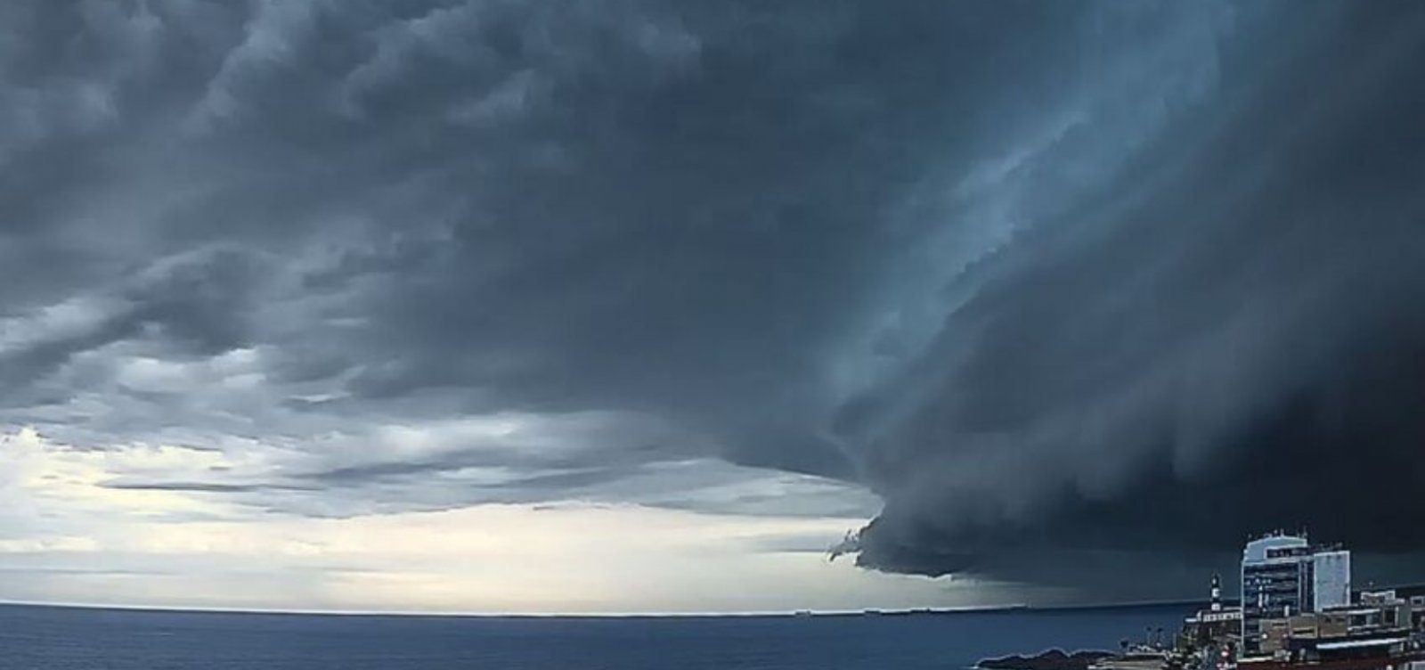 Inmet emite alerta de chuvas intensas para 25 cidades da Bahia