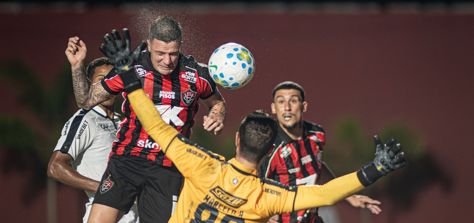 Vitória bate o Remo no Barradão na estreia do Campeonato Brasileiro