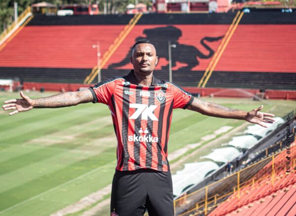 Vitória anuncia contratação de Luan Cândido para reforçar a defesa na temporada