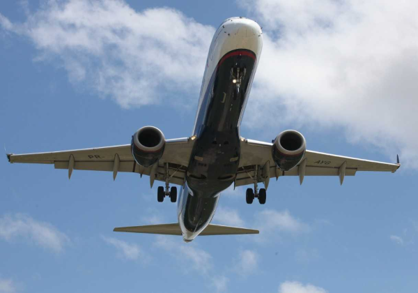 Governo zera imposto sobre querosene de aviação para conter alta das passagens