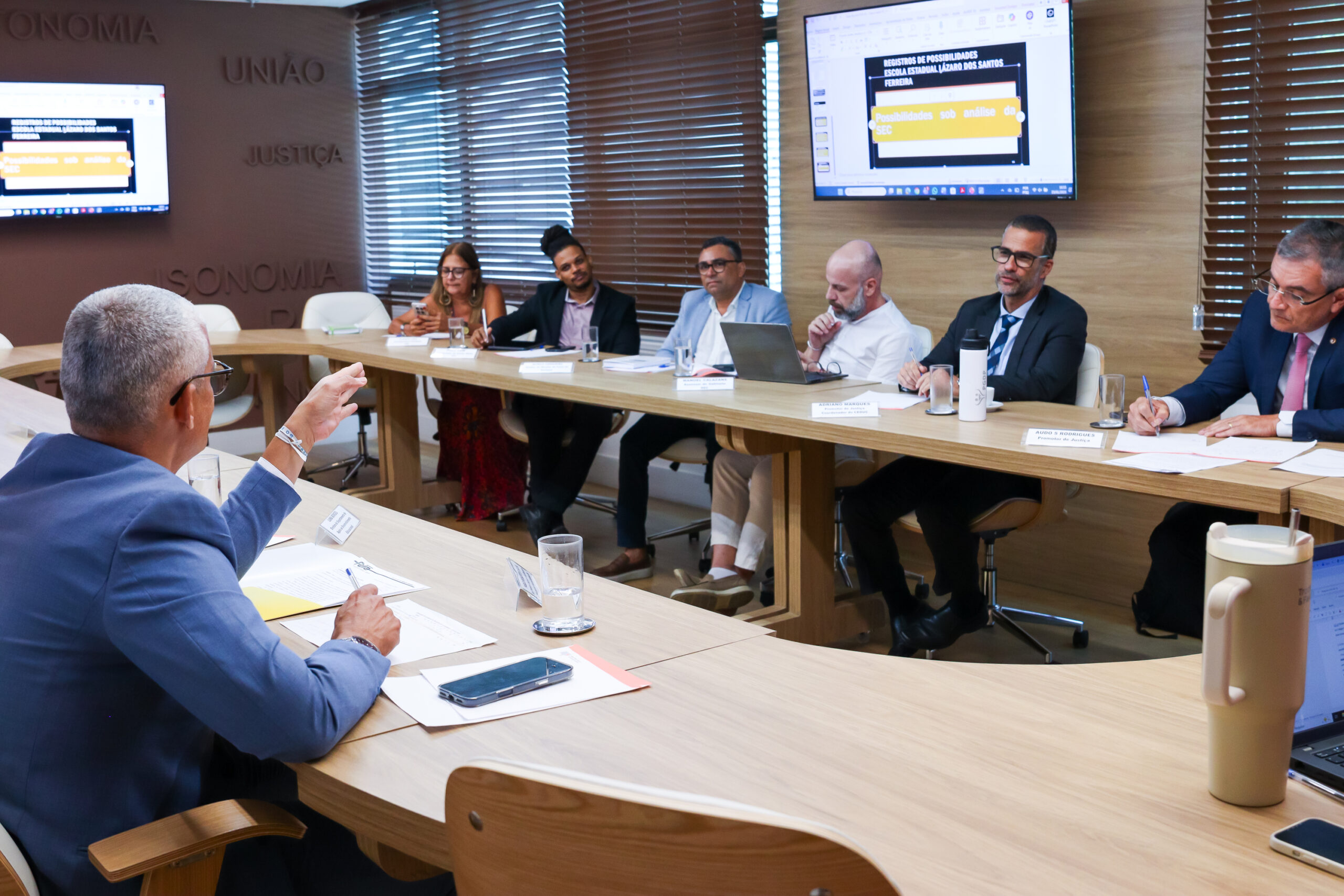 Acordo garante funcionamento e abertura de vagas em colégios estaduais de Feira de Santana