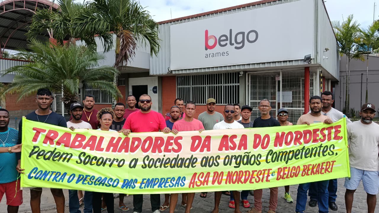 Trabalhadores de terceirizada protestam por salários e direitos atrasados em Feira de Santana