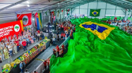 Lula anuncia novas ações de reforma agrária durante encontro do MST na Bahia