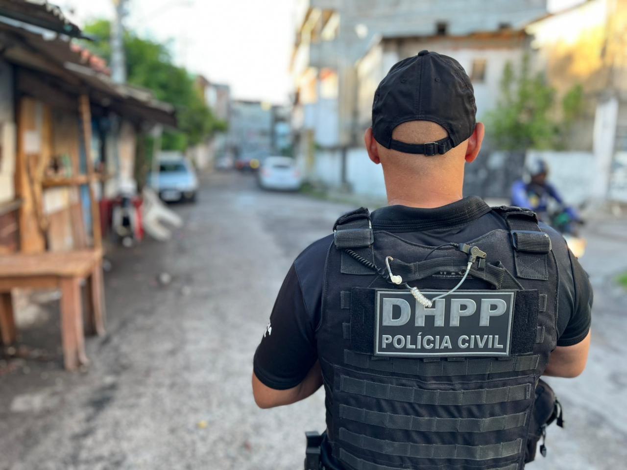 Operação Dose Única prende mulher investigada por tentativa de homicídio, estelionato e uso de documento falso em Salvador