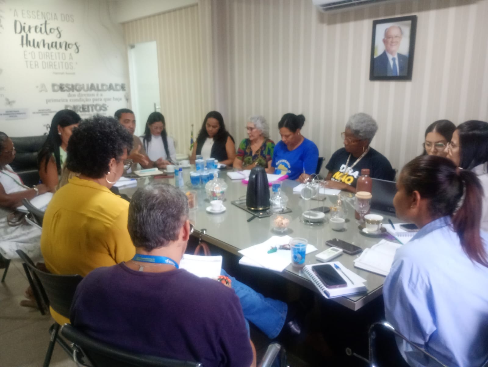 Governo da Bahia lidera articulação intersetorial para garantir direitos da população indígena migrante Warao em Feira de Santana