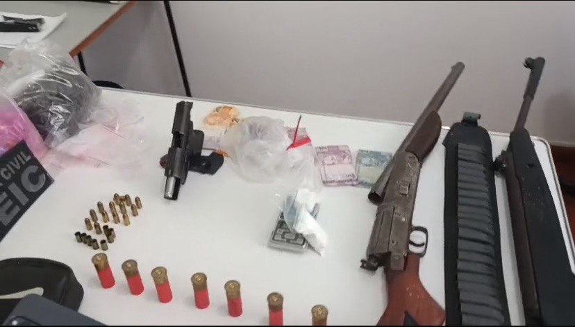 Operação “Sem Descanso” apreende armas, drogas, munições e veículo em Anguera e Serra Preta