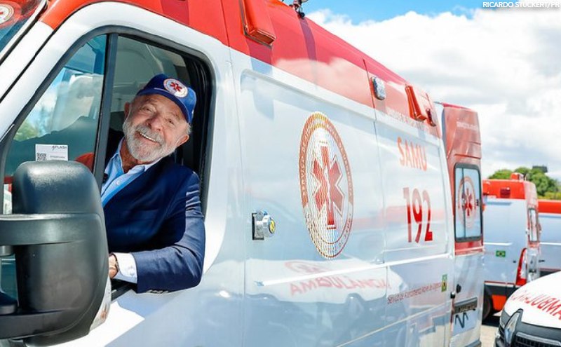 Lula anuncia pacote de R$ 345 milhões para a saúde e entrega ambulâncias, equipamentos e obras na Bahia