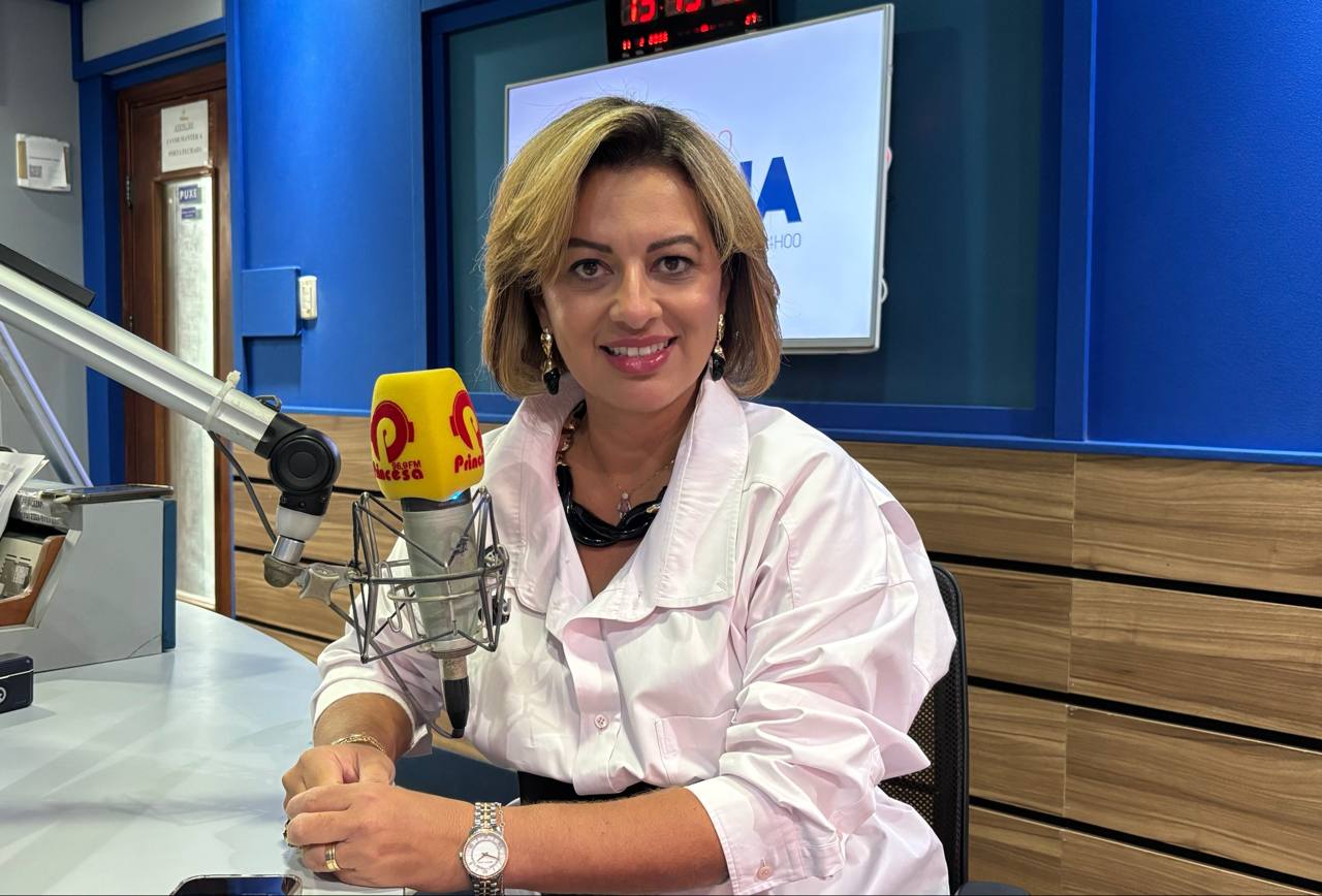 Queda de cabelo na menopausa está ligada a fatores hormonais e intestinais, alerta tricologista