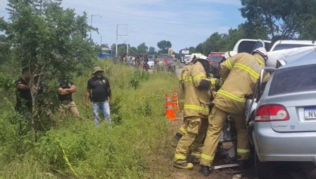 Primos morrem carbonizados após colisão entre van e caminhão em Anagé