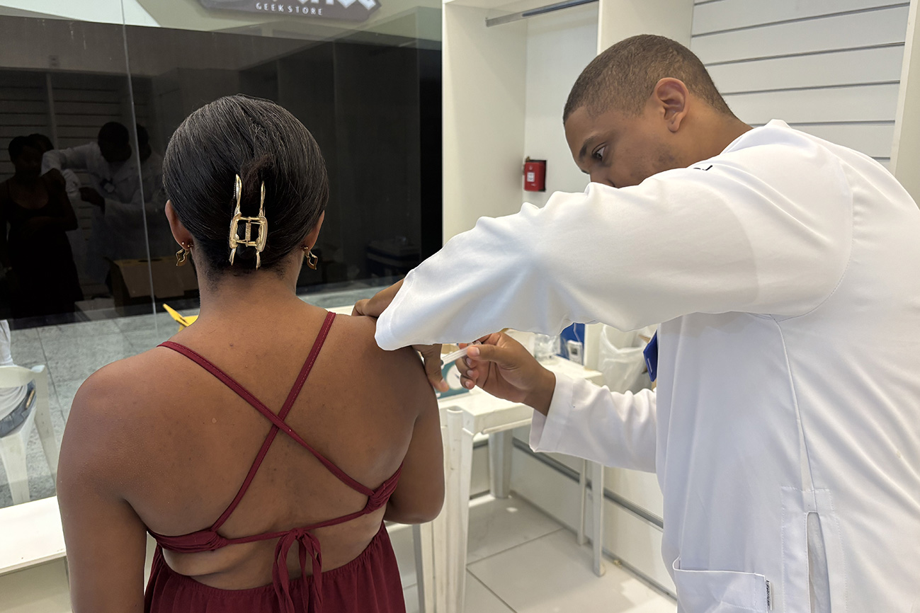 Vacinação contra a gripe avança em Feira de Santana com ações itinerantes