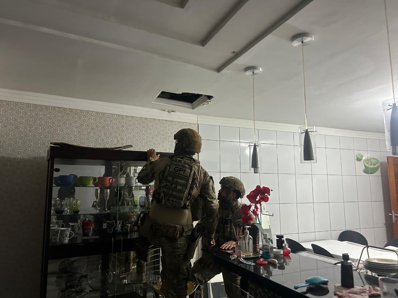 ‘Operação Midas’ captura sete integrantes de facção e apreende armas, veículos, entre outros itens em seis estados