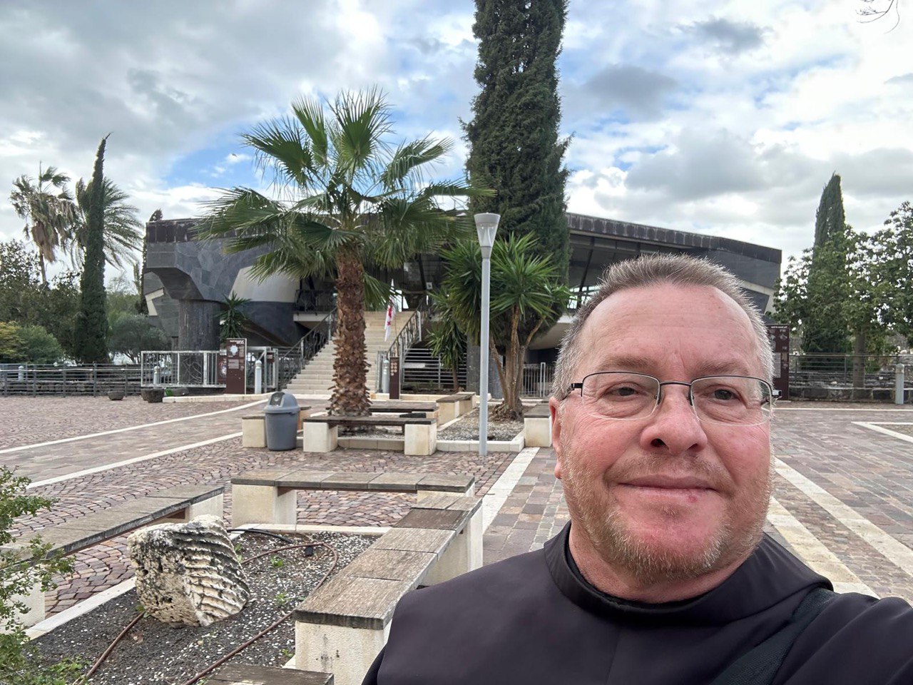 “Vivemos alerta, mas com esperança”, diz Frei Valdir direto de Israel no quinto dia de guerra