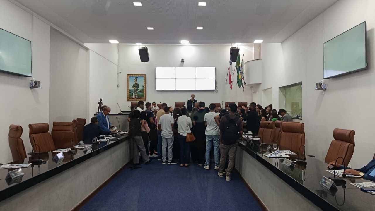 Estudantes de Direito visitam Câmara Municipal de Feira de Santana e conhecem o funcionamento do Legislativo