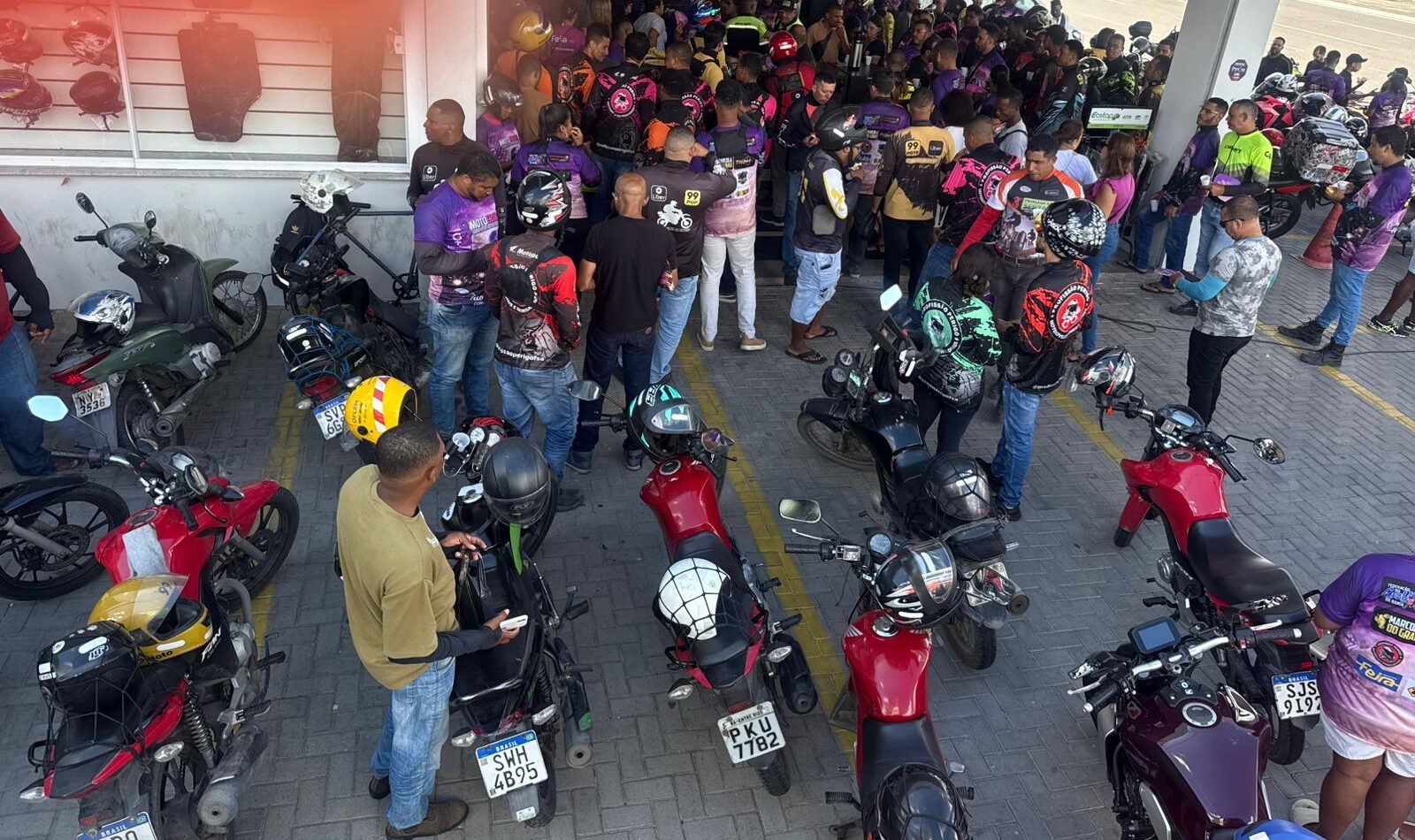 1ª Motociata Contra a Violência às Mulheres tem forte adesão de motoubers e mobiliza Feira de Santana