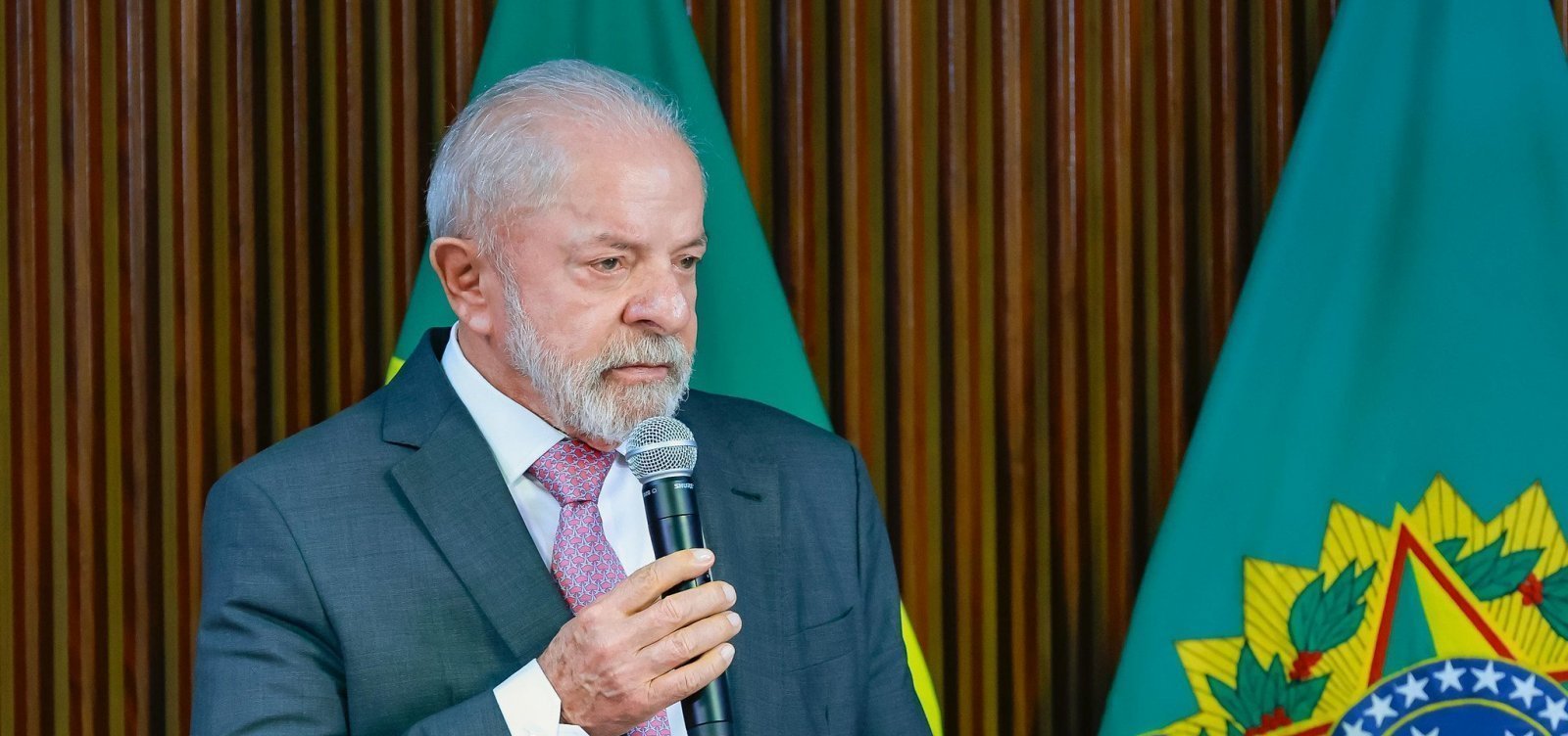 Lula parabeniza diretor da PF por revogar credenciais de agente dos EUA