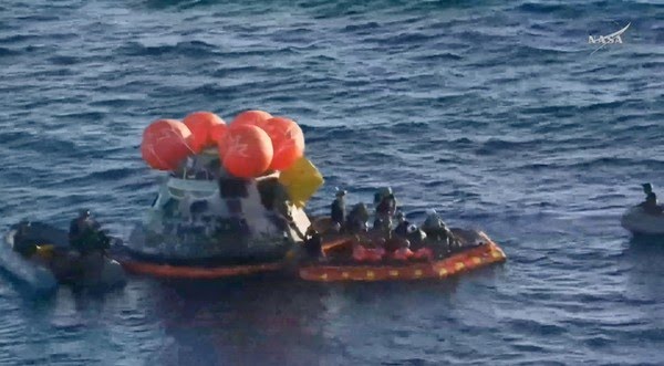 Astronautas da Artemis II retornam após viagem ao redor da Lua