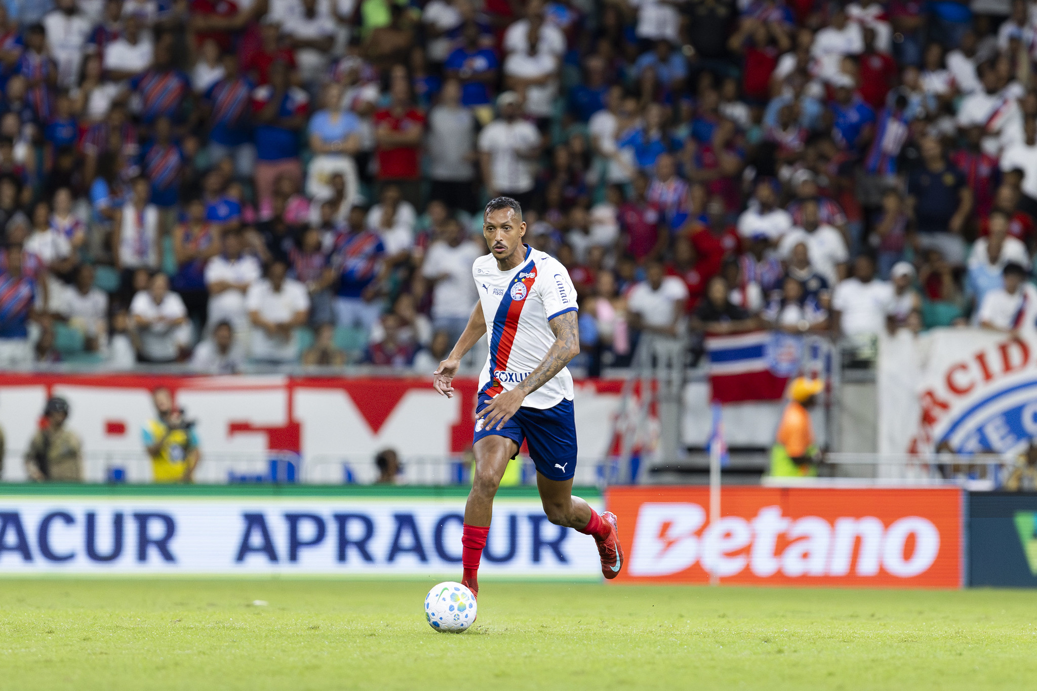 Bahia consegue efeito suspensivo e zagueiro é liberado para enfrentar o Flamengo