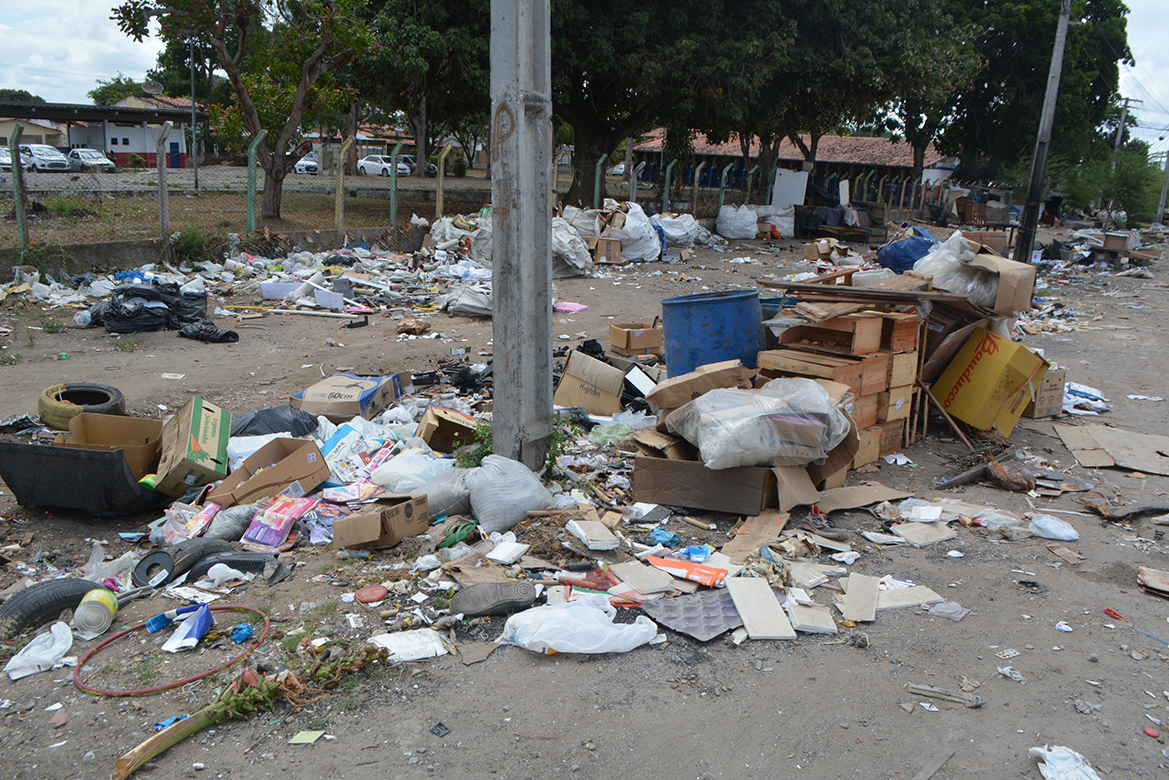 Projeto aprovado na Câmara permite uso de câmeras para multar descarte irregular de lixo em Feira de Santana