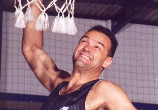 ‘Lenda’, ‘imparável’, ‘genial’: veja a repercussão internacional da morte de Oscar Schmidt