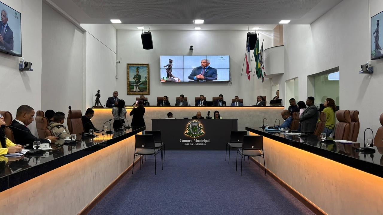 Audiência pública debate uso irregular de calçadas e vagas de estacionamento em Feira de Santana