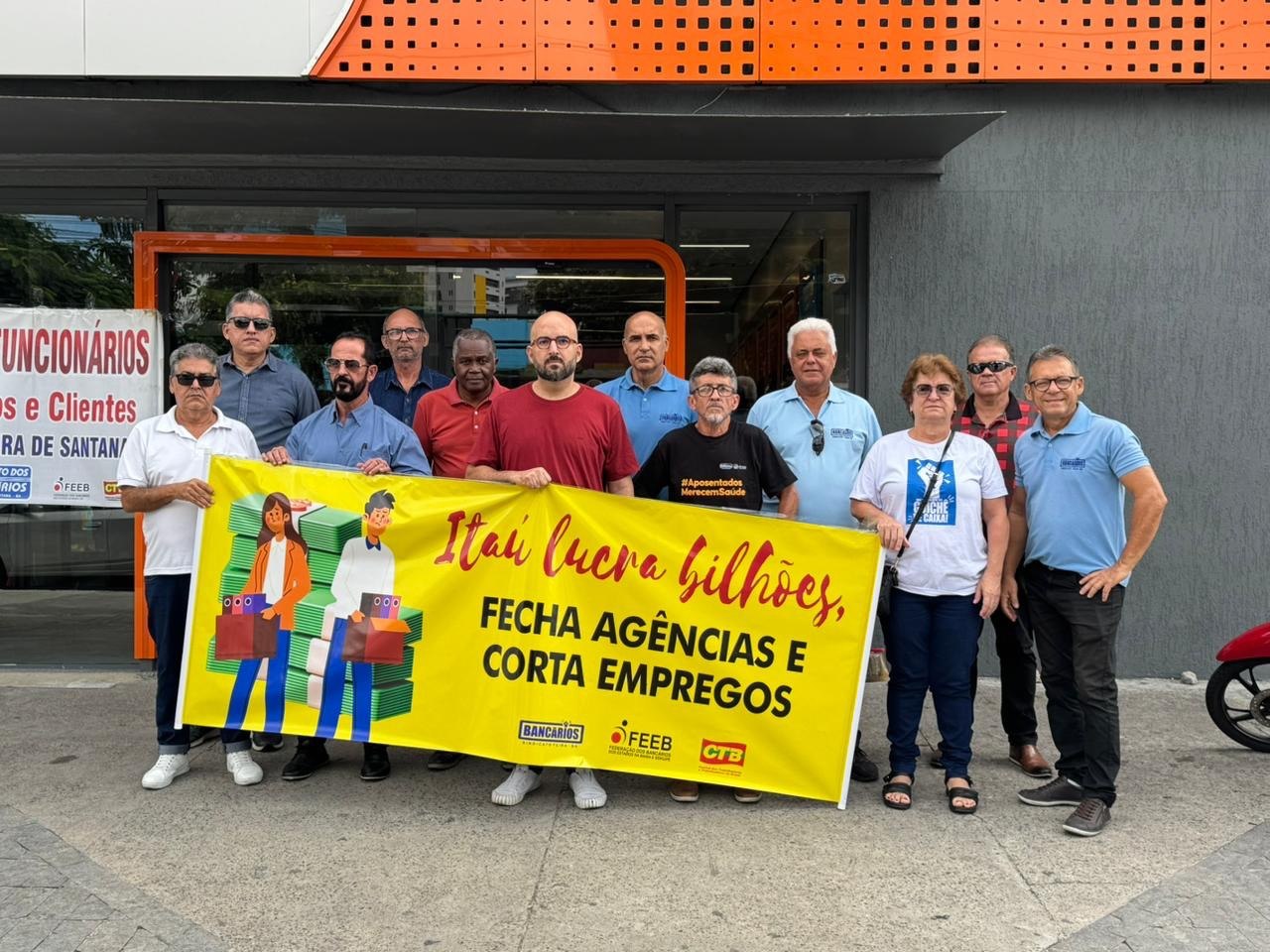 Bancários realizam paralisação contra condições de trabalho em agência de Feira de Santana
