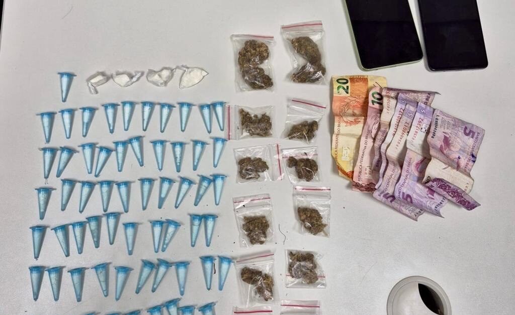 Polícia Militar apreende drogas e conduz suspeitos por tráfico em Humildes