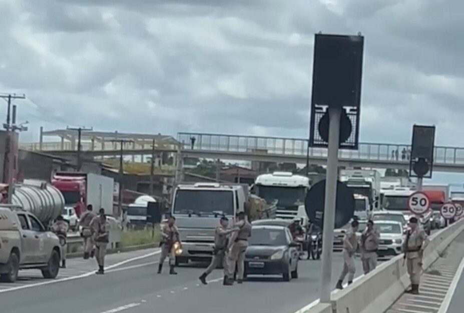 Suspeito morre após confronto com a Rondesp Leste no bairro Novo Horizonte, em Feira de Santana
