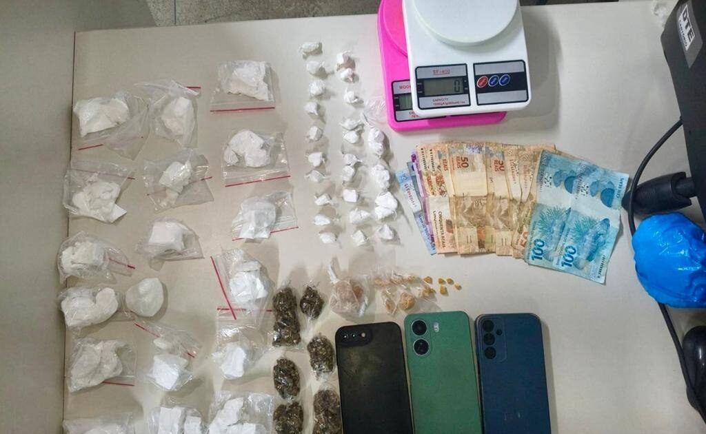 PM realiza apreensão de drogas em Feira de Santana