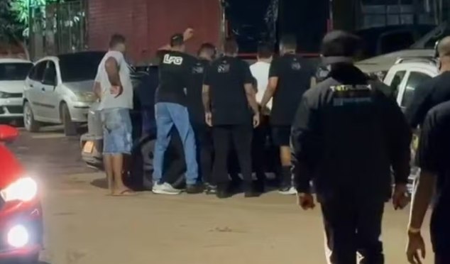 Integrante da banda de Netto Brito recebe descarga elétrica durante show na Bahia