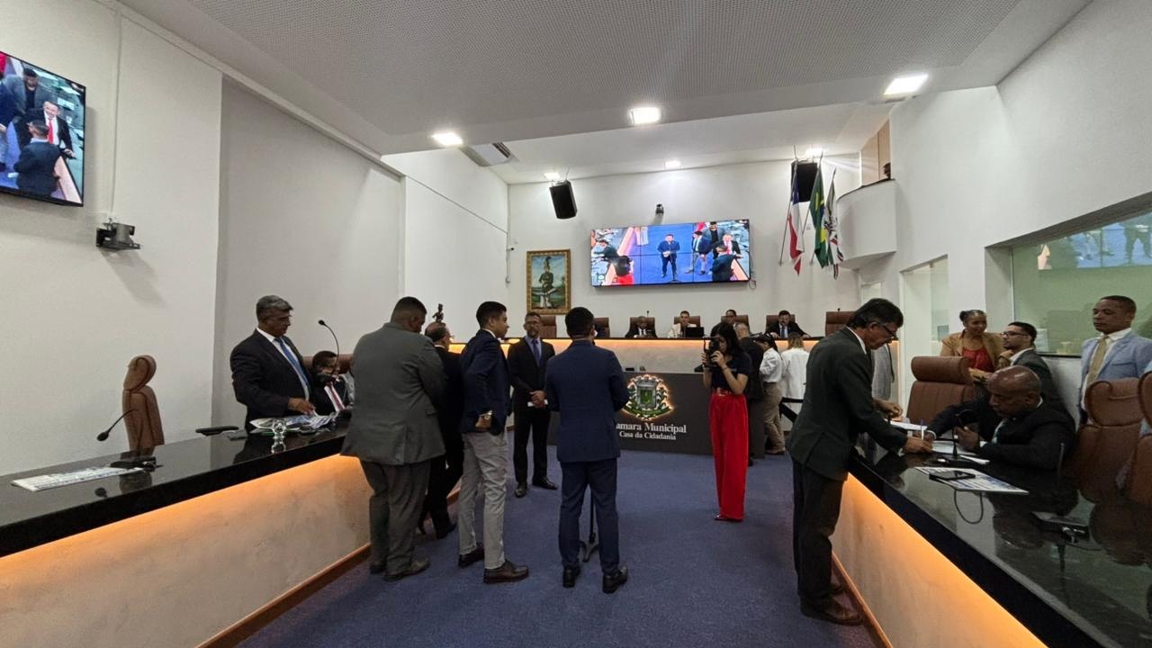 Câmara aprova projeto dos precatórios sem juros e mobilização de professores marca sessão em Feira de Santana