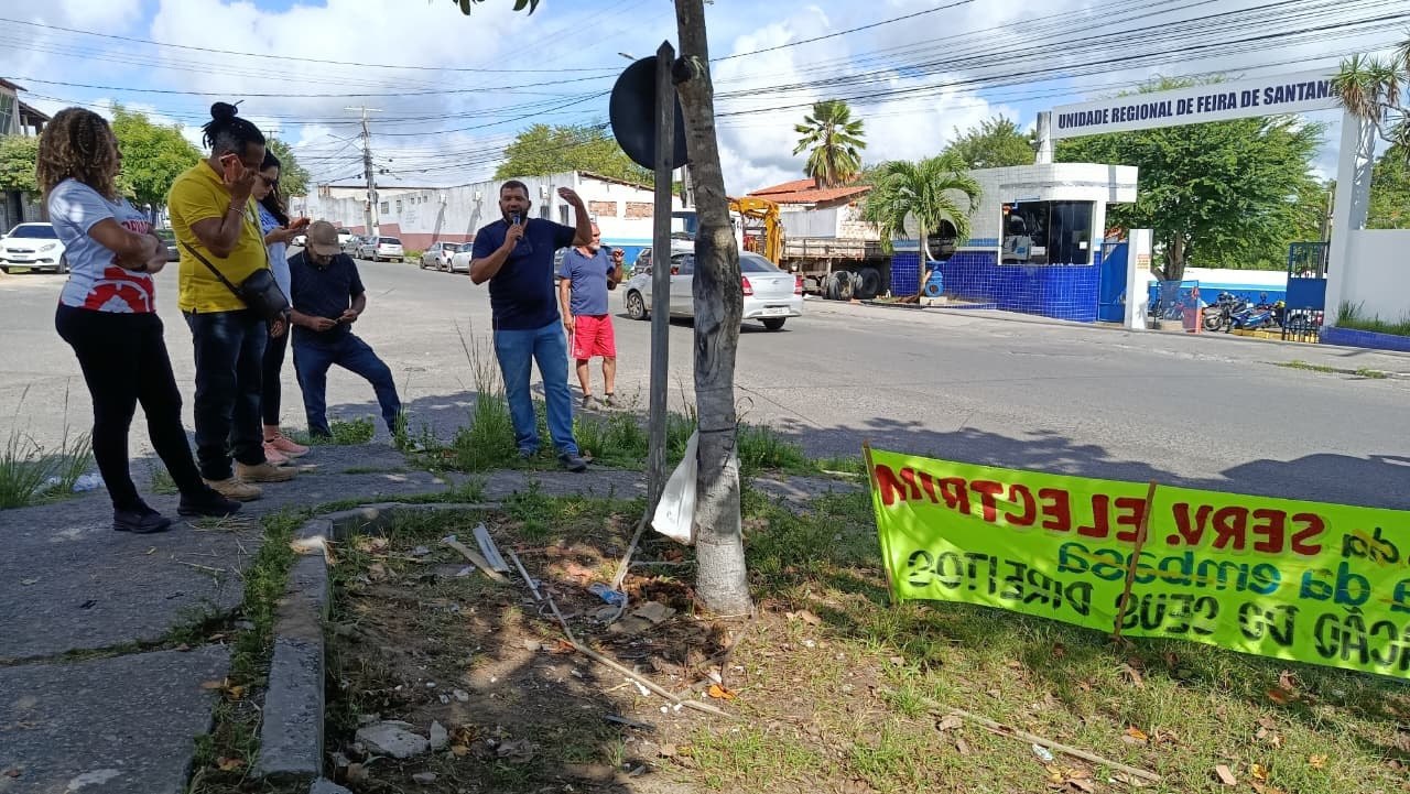 Após protesto, trabalhadores terceirizados da Embasa conquistam reajuste no vale-alimentação em Feira de Santana