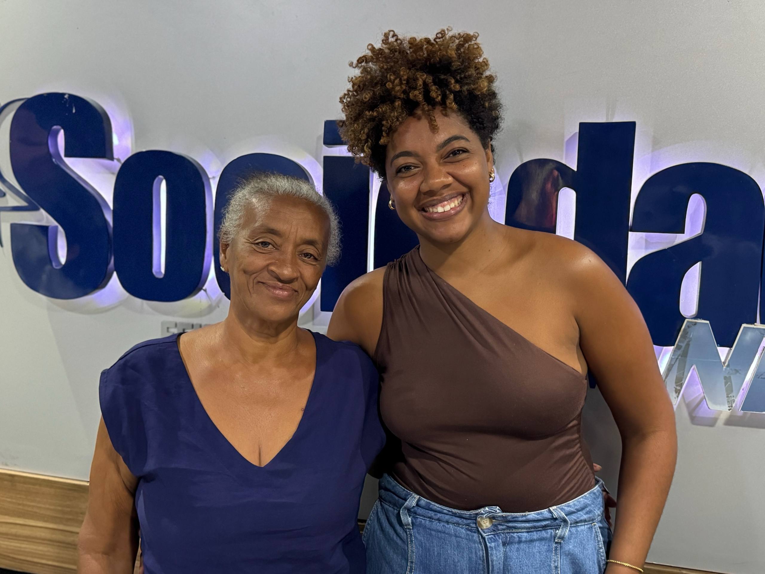 Moradora de Feira de Santana viraliza ao divertir pacientes em hospital e já soma milhões de visualizações