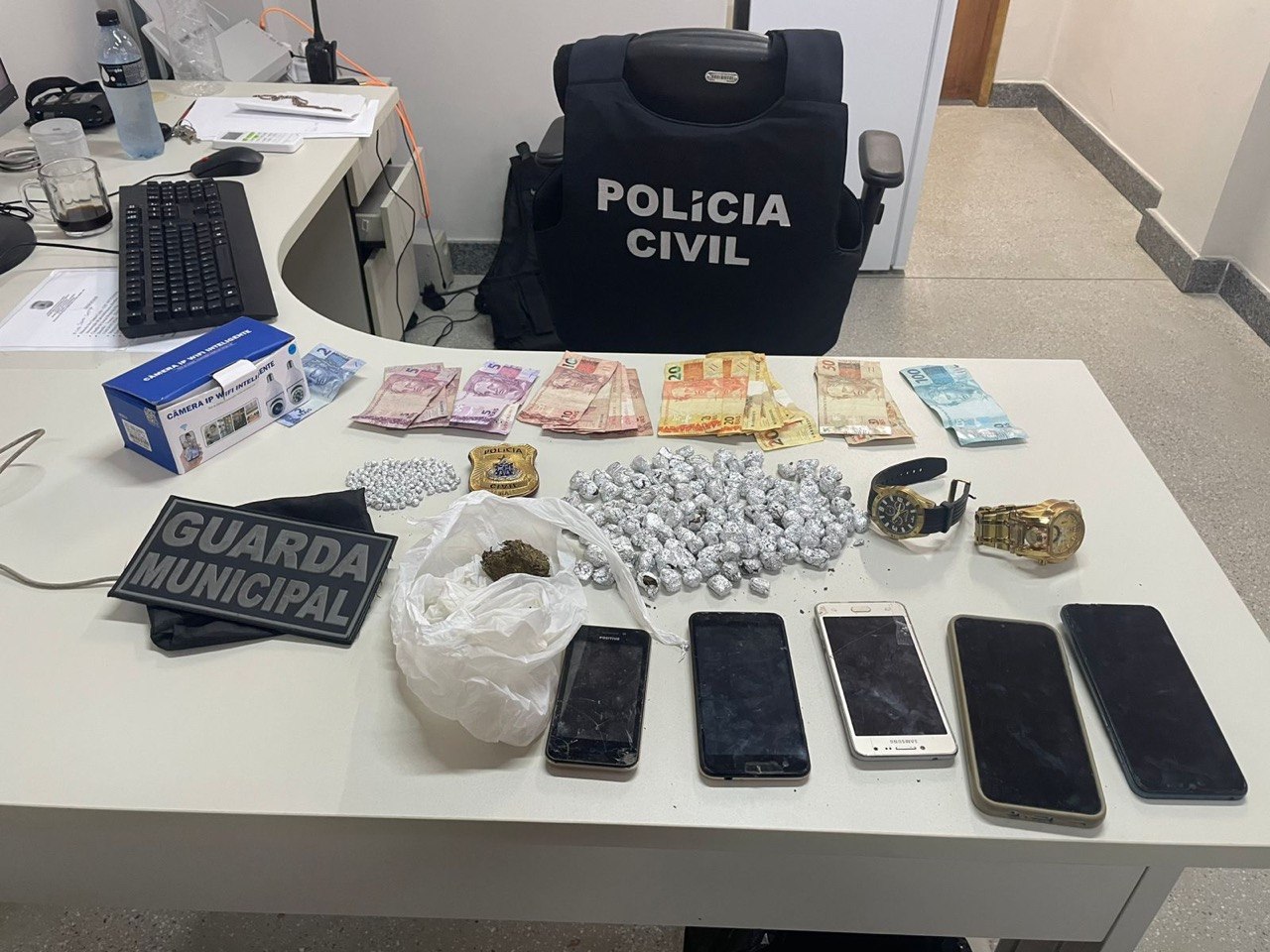 Polícia Civil apreende drogas, dinheiro e objetos de origem suspeita durante diligência em Esplanada