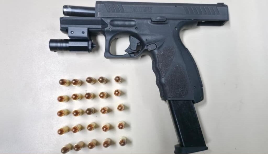 PM apreende arma e prende suspeito de homicídio no bairro Conceição, em Feira de Santana