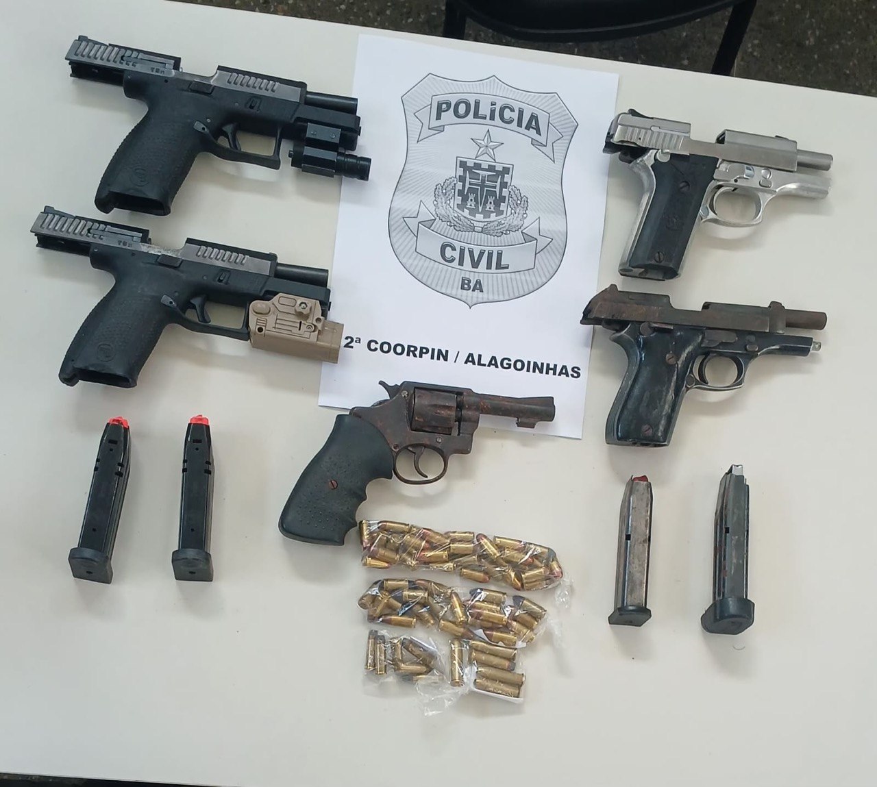 Polícia Civil apreende armas de fogo em imóvel abandonado na zona rural de Alagoinhas