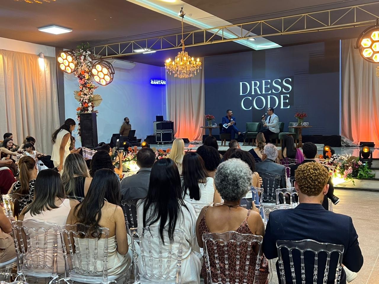 Evento “Dress Code” reúne moda, especialistas e desfiles de noivos em noite marcante em Feira de Santana